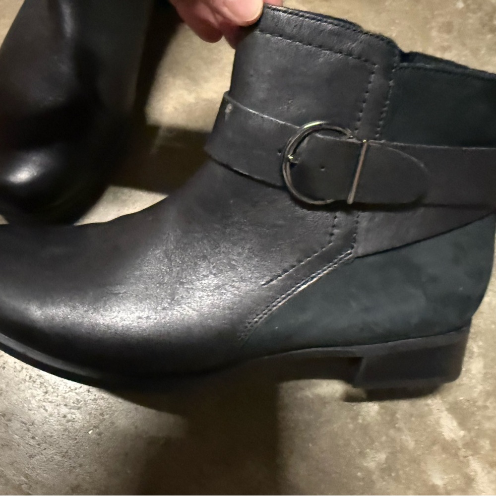 Munro Black Leather Ankle Boots
